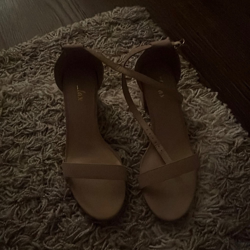 Nude elelax heels